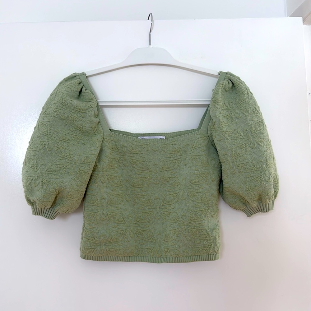 Green balloon sleeve top